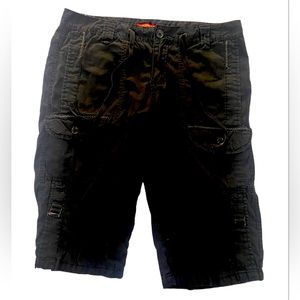 Black Union Bay Capri Pants